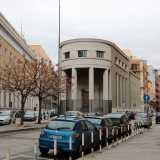 Tra Piazza Massari e Piazza Garibaldi � Confinante con Bari Vecchia, Murat e Libert� si trova una zona che si differenzia dai predetti quartieri per storia e architettura. Tra edifici di epoca fascista, storiche scuole, vecchi giardini ed eclettici palazzi (vedi il Fizzarotti) qui si � creato un connubio di stili